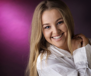 studio-portrait-photo-meabh-fitzpatrick-photography-dublin-pink-bg